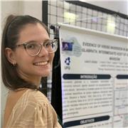 Uma professora de crianças muito animada, carismática, pronta para ensinar e aprender!